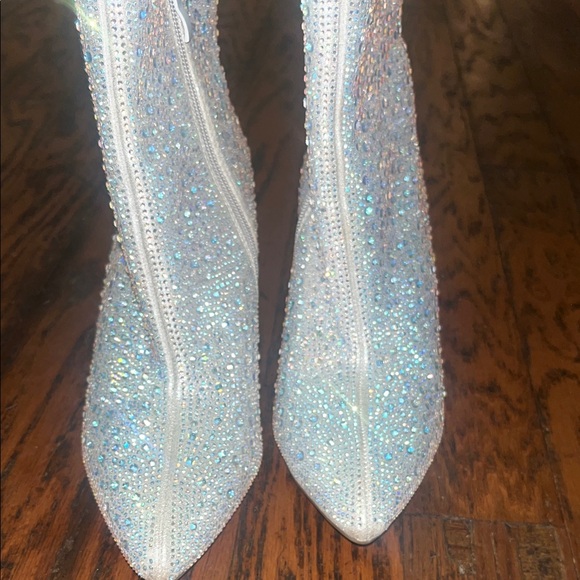 DSW Sparkling Silver Heeled Boots - Picture 1 of 3